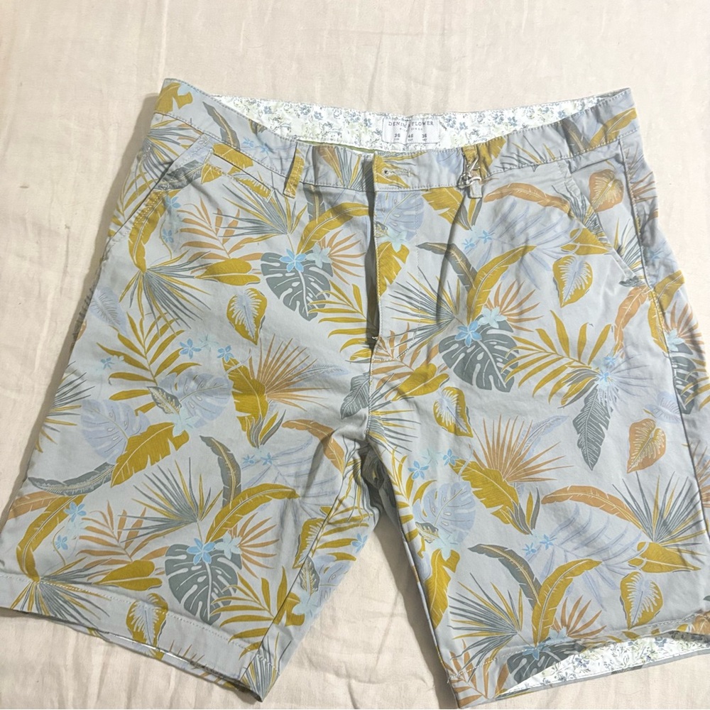 Denim & Flower Light Blue Tropical Leaf Print Flat-Front Shorts